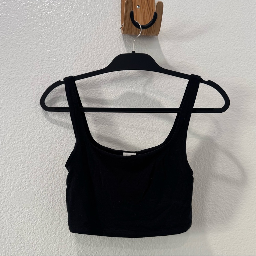 Size Small Aritzia, Wilfred branded black tank top.